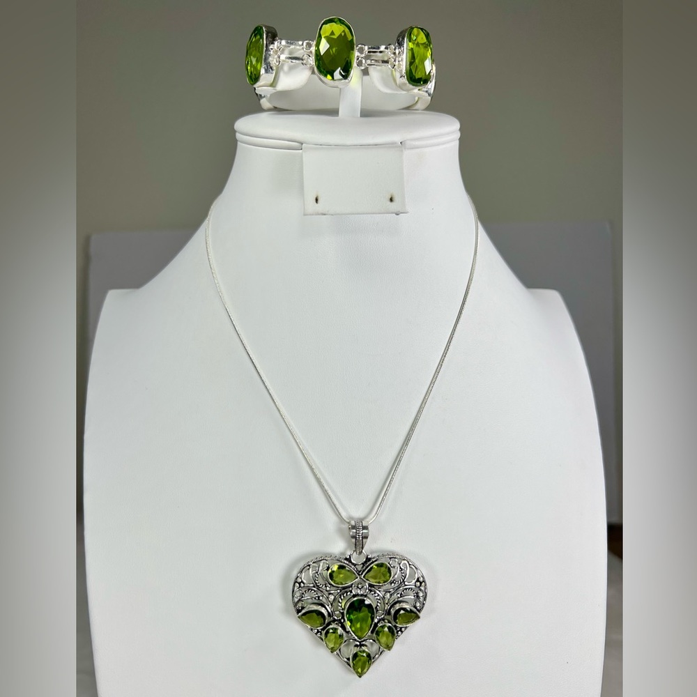 💚 Peridot Vintage Heart 925 synthetic gemstones Pendant & Bracelet Set